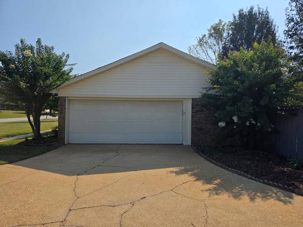 $2200.00 / 3br - GORGEOUS FAMILY HOME!63763870173953121