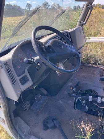 2011 international 7400 cab 1