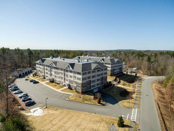 $1,400 / 1br - 1009ft2 - This beautiful Braemoor Woods condo unit is located on the 4th floor (Salem, NH)63932058394883124