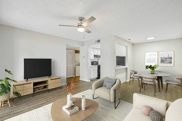$1,755 / 2br - 950ft2 - Balcony, On-site Management, Ceiling Fan (26675 Players Cir, Lutz, FL)63991086596099122