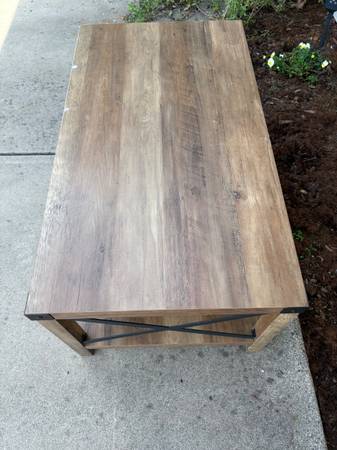 Coffee table solid and in good condition 1