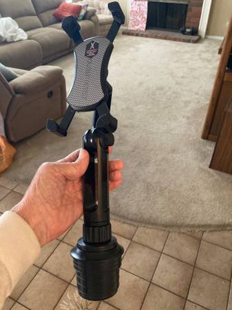 CELL PHONE HOLDER FOR CAR CUP SLOT 1