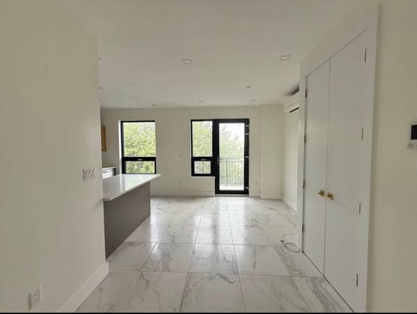 $2,699 / 2br - 1000ft2 - Stunning 2-Bedroom, 1-Bathroom Apartment in Prime Bed-Stuy Location! (Brooklyn)64033290940546121