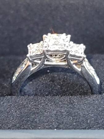 Diamond engagement ring 1