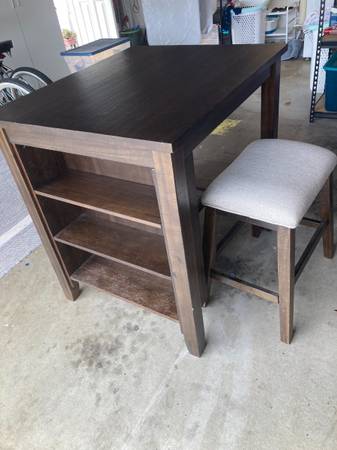 Desk/Table/Breakfast Nook with Stools 1