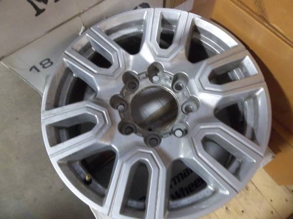 2025 GMC HD - 2500/3500 - Factory 20" aluminum wheels - SILVER 1