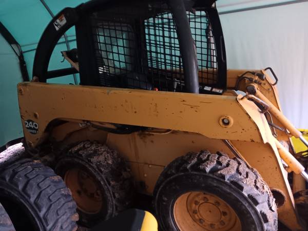 2003  john deere 240 skid steer 1