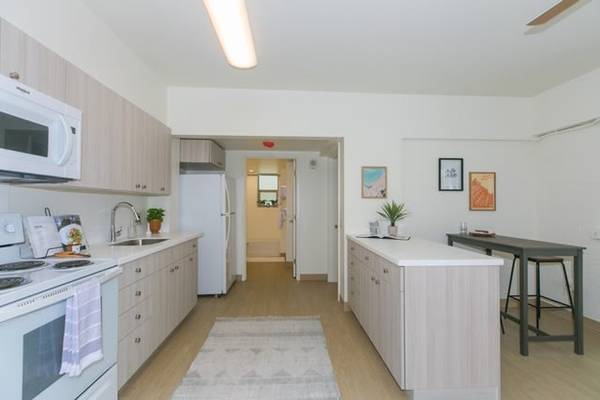$1,787 / 1 habitación - 594 pies² - 1 habitación asequible actualizada en el corazón de Waikiki. ¡Llame para hacer una visita! (417 Kānekapōlei St, Honolulu, HI)63686654030849124