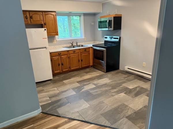 $975 / 1br - 1 bedroom apartment country setting (Marshalls Creek)63951425952514122