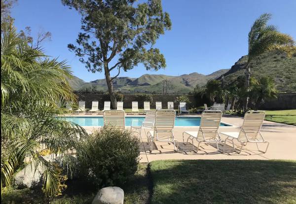 $1,550 / 1br - 125ft2 - Private Bedroom Queen bed, Desk, Mini Fridge, Yard, Pool, Hot Tub (Camarillo)63800690060161120