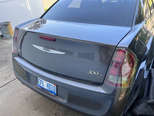 2014 300S reparables - $4,000 (Eastpointe)63622126138371122