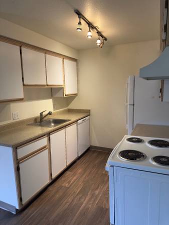 $1,650 / 2br - 864ft2 - Rent today     2x2 move in ready tour today (Clackamas OR)63831537306113123