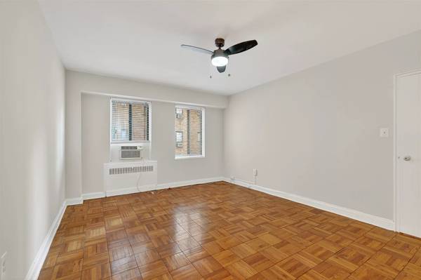 $2,670 / 1br - 876ft2 - Rent an amazing 1 bed 1 bath – Close to transit and bus lines! (Washington)63896033132035122