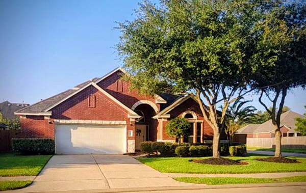 $1,000 Empty nester downsizing - rent upstairs (Pearland,  TX)63924042747266120
