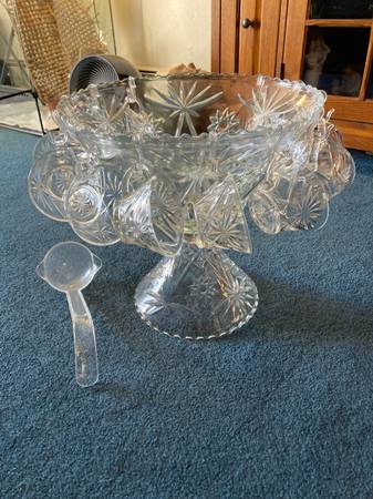 Early American Prescut 700/674 Punch Bowl Set 1