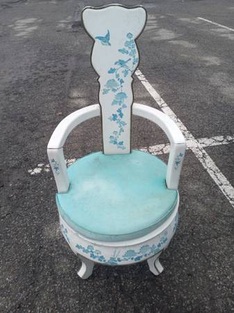 Round Oriental Chair 1