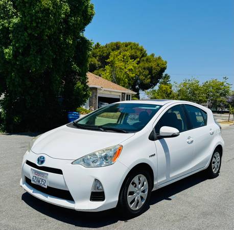 2013 Toyota Prius - $5,55563617123897603120