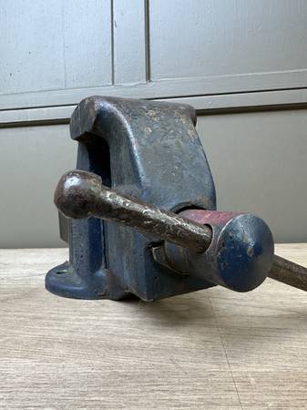 Vintage Columbian 504 Machinist Bench Vise, 4” Jaws - $190 (Mill Creek)63470982586243123