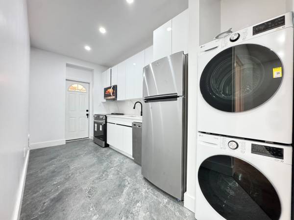 $3,995 / 3br - NO FEE! Renovated 3 Bed/2 Bath W/Outdoor Space and W/D IN UNIT! (Greenwood/ South Slope)63689699233153120