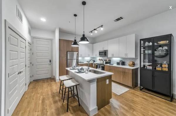 $1,400 / 1br - 699ft2 - MODERN 1/1 WITH W/D, POOL, GYM, PARKING, ETC..( ONLY $100 DEPOSIT ) (DEEP ELLUM)64305652660097120