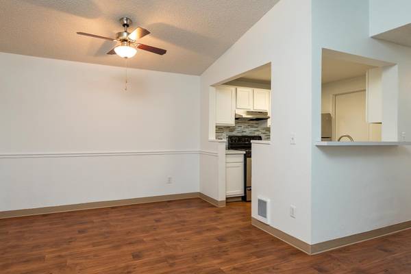 $2,196 / 3br - 1150ft2 - Gorgeous light filled 1150 Sq Ft, 3 Bed, 2 Bath with beautiful view! (Tigard - Wilsonville, King City, Sherwood)63831682708867123