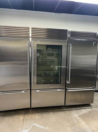SUB ZERO 36”WIDE BUILT IN GLASS VIEW BOTTOM FREEZER DEFRIGERATOR 1