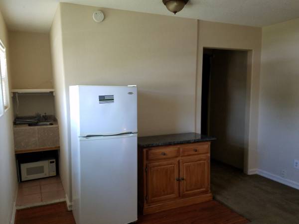$795 ▓ Not an Apt. Complex.... ▓ ■>■■ Sm.  Private STUDIO. (Modesto)63970159910147121