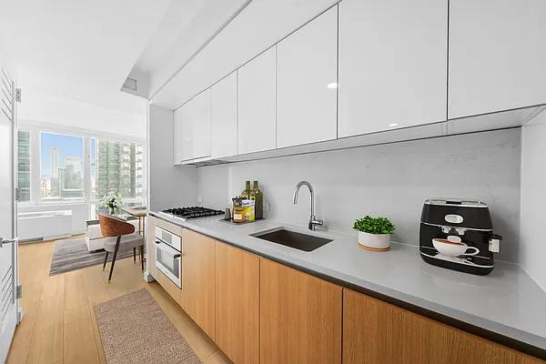 $3,600 Infinity Windows Studio South Facing available NOW! (Midtown West)63809066951681122