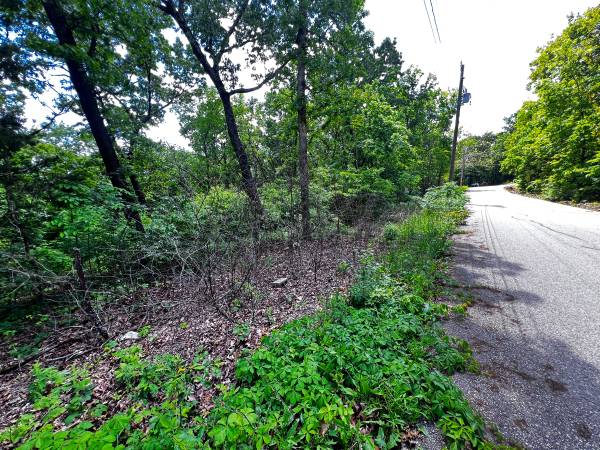$6,500 / 9583ft2 - Acces lot into Goose Creek. (5918 Valley Dr., French Village, MO)64053025643777123