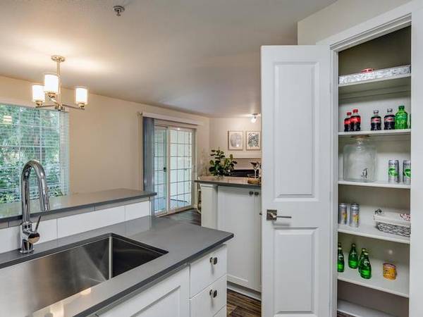 $1,734 / 1br - 803ft2 - Cable Ready, Built-In Microwave, Garages Available, Spa (Lacey)63850637654147120