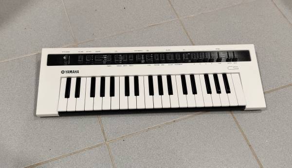 Yamaha CS Mobile Mini Keyboard 1