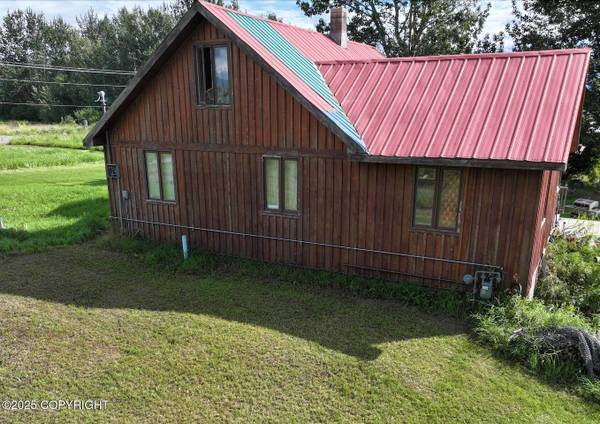 $770,000 / 3br - 770000ft2 - Perfect Location For Commercial Or You Could Subdivide (Palmer)64014174068481122