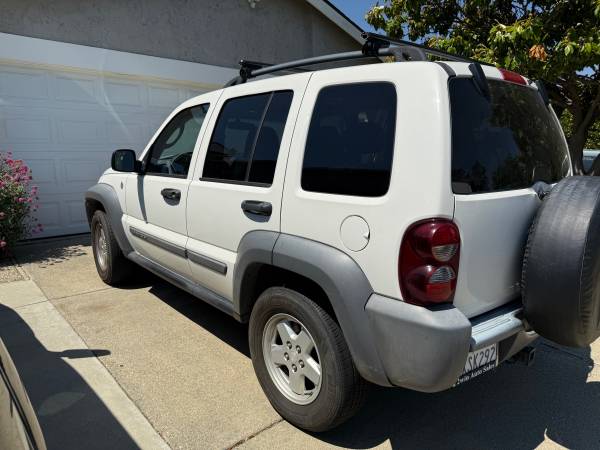 2005 Jeep liberty 4 x 4 bajos kilómetros - $5,000 (fairfield / vacaville)63617816291843123
