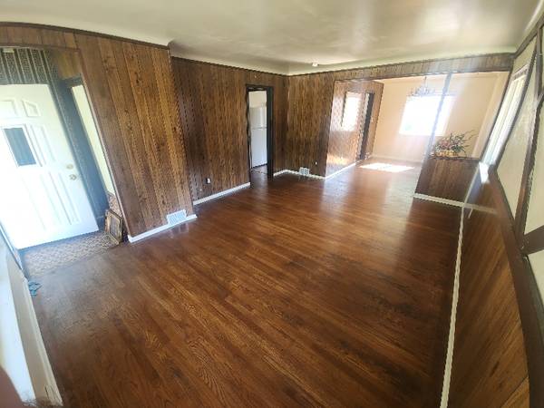 $1750.00 / 3br - 1180ft2 - Beautiful 3 bed 1.5 bath brick ranch in quiet prime dearborn heights n63926728472578123