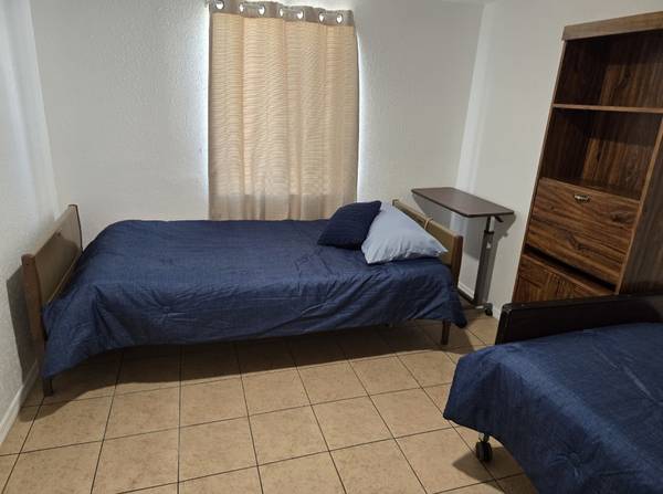 $350 / 4br - Room available for helpful Roommate (Tucson)63675099758723120