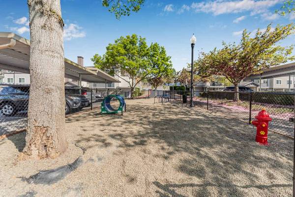 $2,173 / 2br - 1089ft2 - Fireplace, EV Car-Charging Station, 2bd 2ba (11785 NW Timberview Ln, Portland, OR)64039223091075124