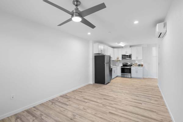 $2,670 / 2br - 962ft2 - Lavadora y Secadora en Casa, Ático, Persianas Verticales (albany / el cerrito)63695766820737121