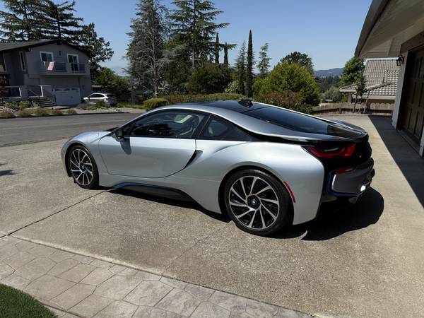 2015 BMW i8 Coupe 2D - $52,999 (napa county)63613112689793123