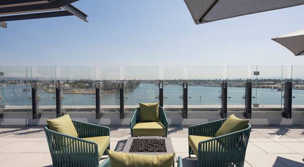 $3,132 / 2br - 1185ft2 - 2x2 W/ BEAUTIFUL Water Views, Spacious Rooms & Offering 2 MONTHS FREE! (oakland lake merritt / grand)63858159580161122