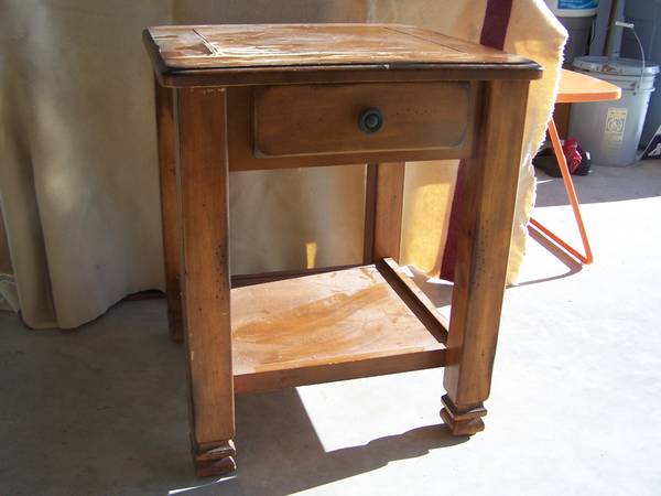 FREE 2 nightstands 1
