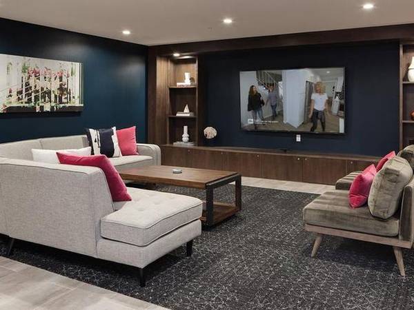 $1,769 / 1br - 687ft2 - 24/7 Parcel Lockers, Marble Backsplash, Spacious Floorplan Layouts (Kerns/Buckman)63831536924419124