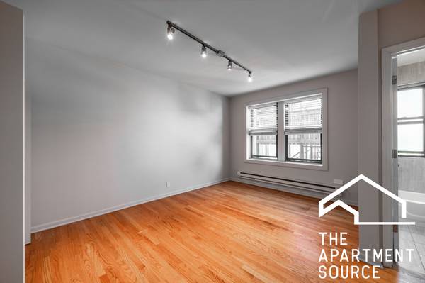 $1,450 / 350ft2 - Fantastic Studio in Logan Square -California Blue Line, Pets OK (Logan Square)64041642712834122