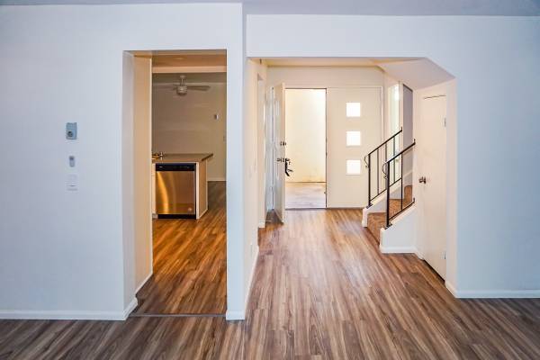 $3,695 / 3br - 1519ft2 - IMPRESIONANTE TOWNHOUSE DE 3 HABITACIONES/2.5 BAÑOS - BONITA VIEW TERRACE - ¡CHULA VISTA! (575 Otay Lakes Road #19)63663752987393121