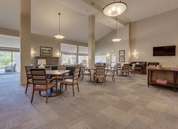 $1,206 / 2br - Clubhouse, Carpeting, Refrigerator (9615 Holly Drive, Everett, WA)63808059497731122