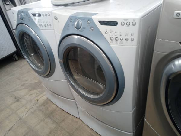 🌲Whirlpool Duet front load washer and dryer set on pedestals 1
