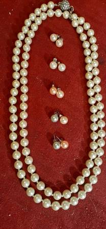 Set Includes Pearl Necklace Plus 5 Pairs Of Pearl Stud Earrings 1