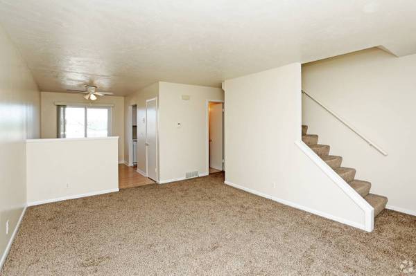 $1,600 / 2br - 1500ft2 - 2 bdrm, 2 bathroom town home.  A must see! (84th and Highway 370 - Papillion)63681677404931120