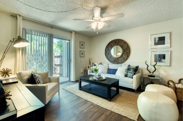 $799 / 500ft2 - Pet-Friendly Studio Retreat-Washer/Dryer & Poolside Bliss! (Glendale AZ)64024989499905122