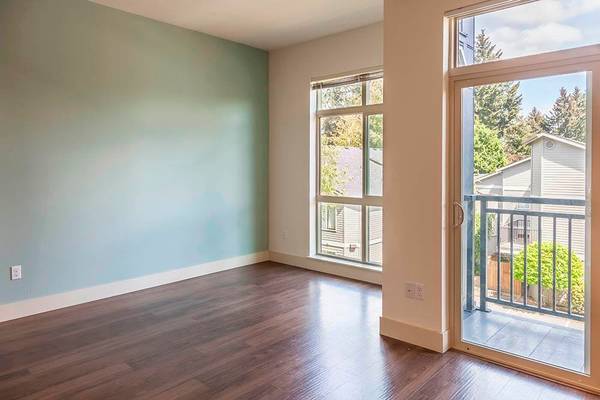 Oversized windows, Free monthly rooftop yoga sessions 1