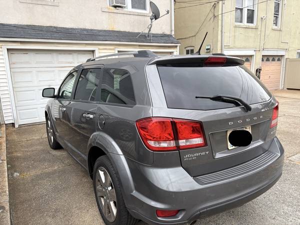 Dodge Journey 2013 - $5,500 (Sunnyside)63614365253635123